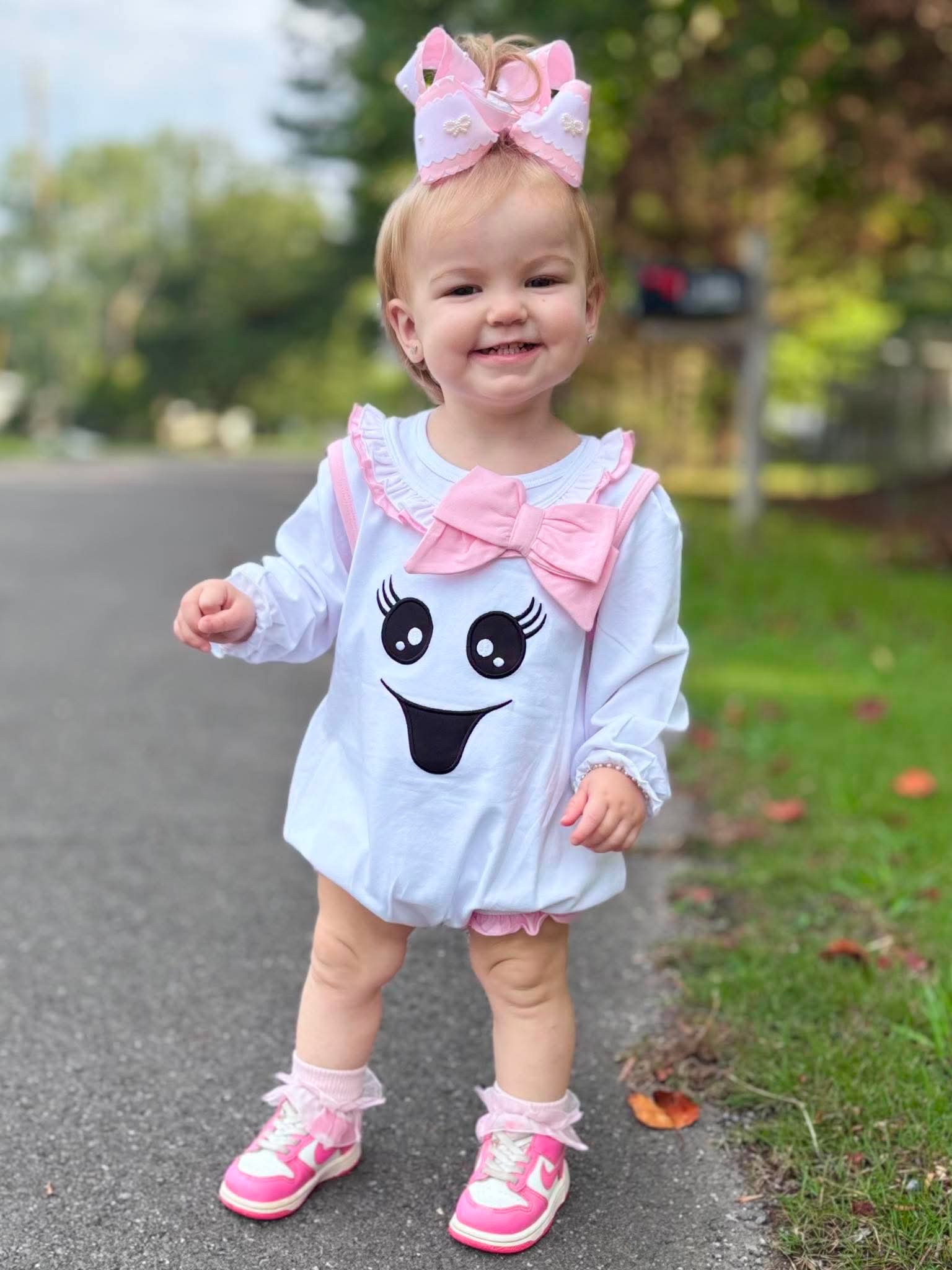 Spooky Cute Girls Ghost Halloween Bubble