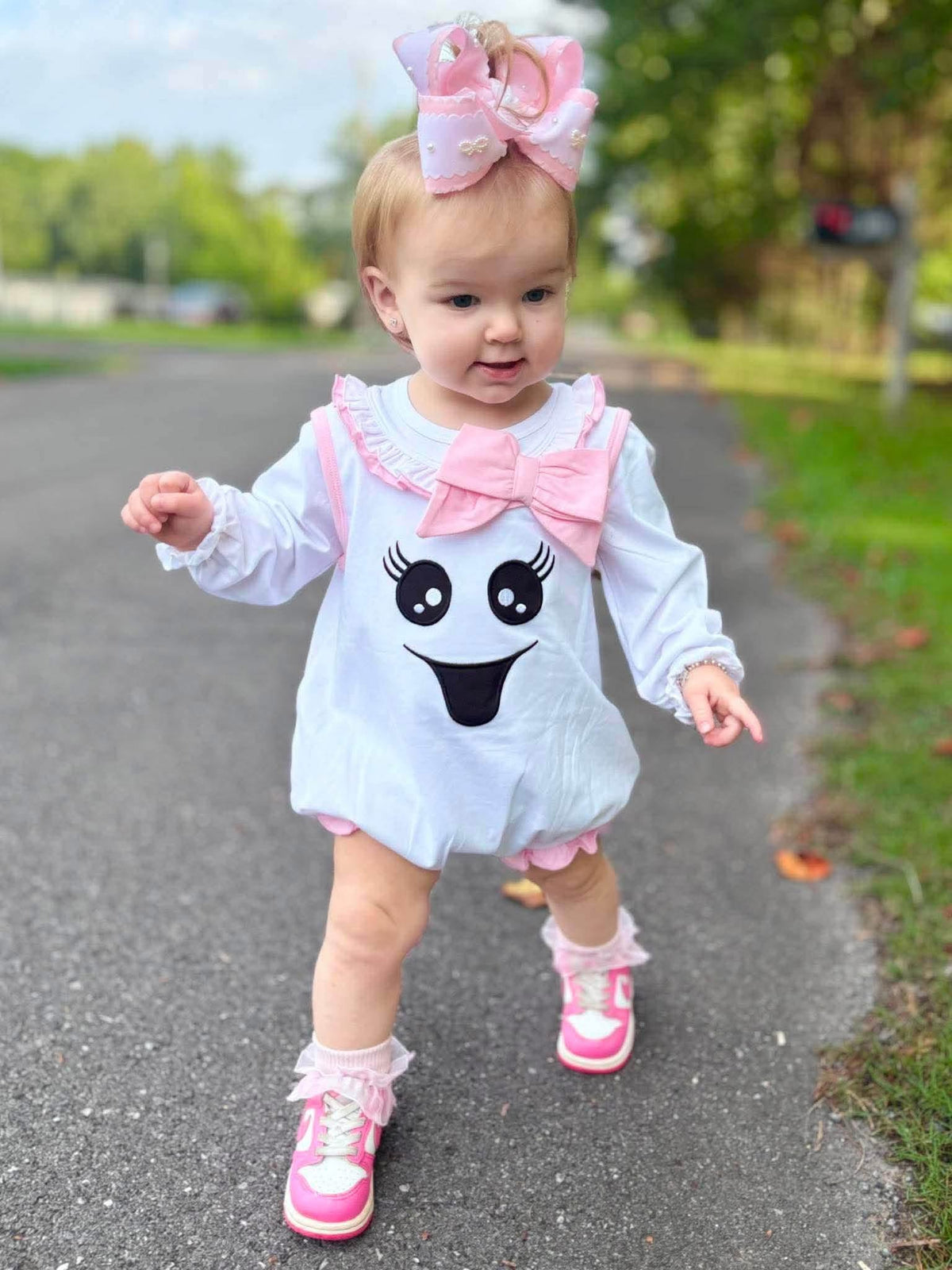 Spooky Cute Girls Ghost Halloween Bubble